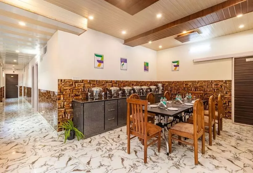 ホテル Treebo Srishti Vaikunth With Mountain View