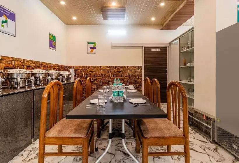 ホテル Treebo Srishti Vaikunth With Mountain View