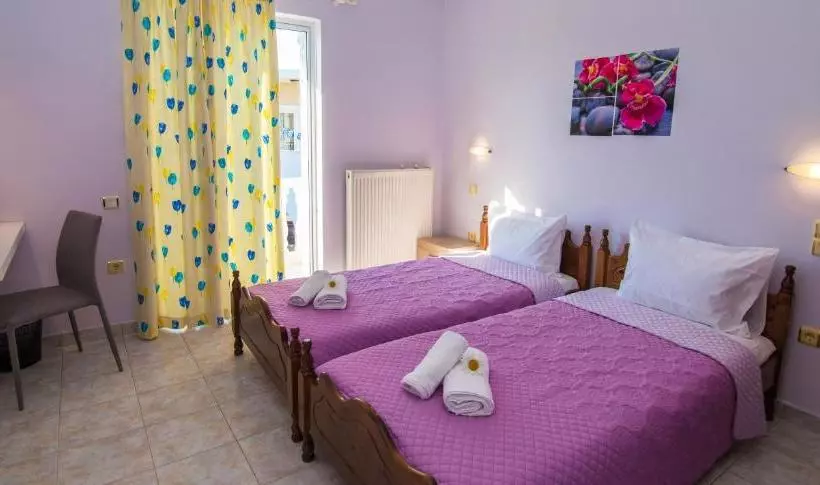 Hotelli Costas Apartments