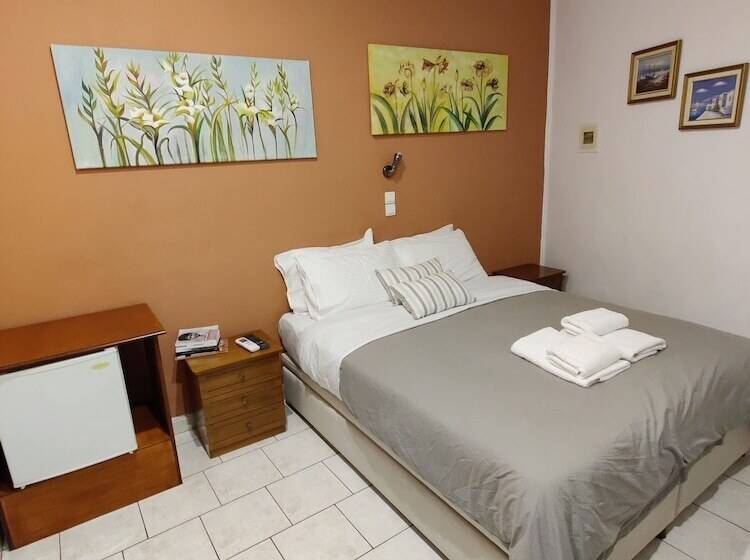 בית מלון כפרי Kirki Hydra