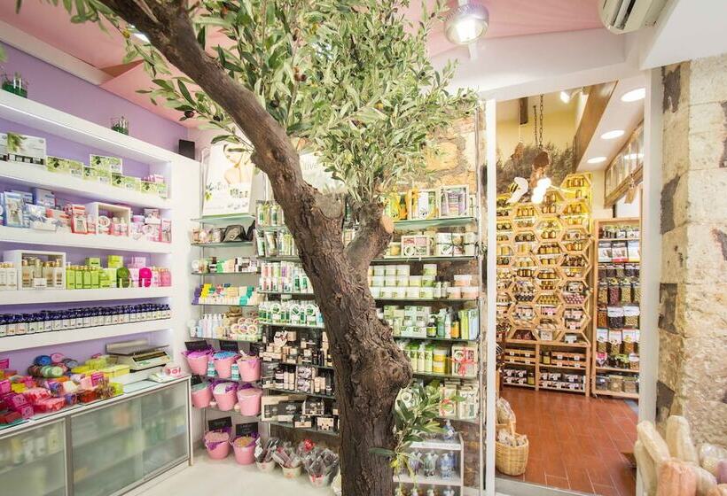 Отель Mme Bassia