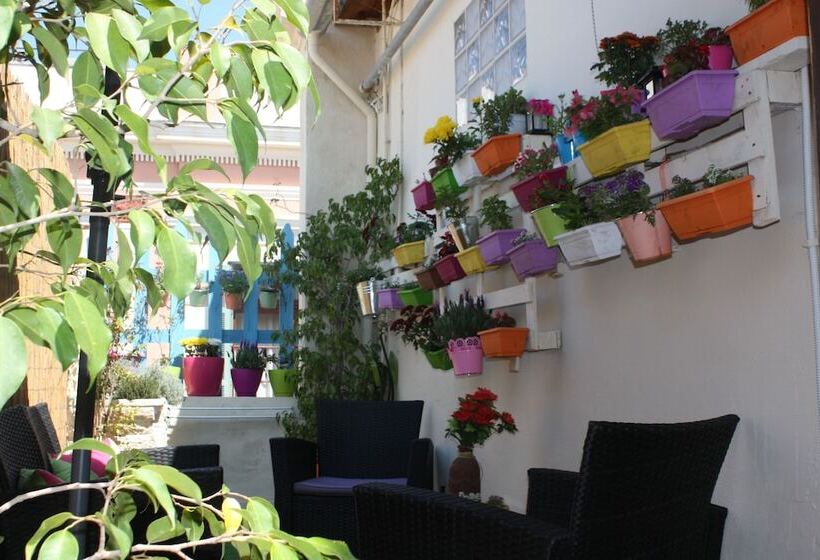 Отель Mme Bassia