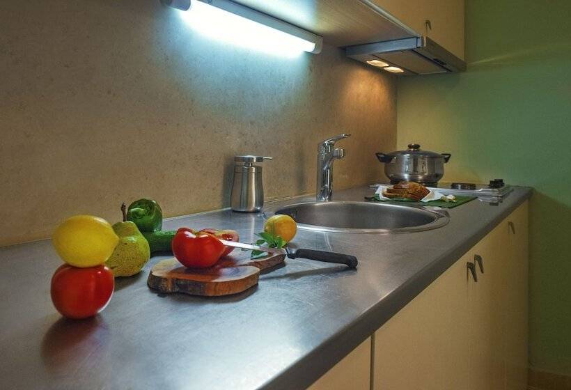 Отель Nereids Apartments