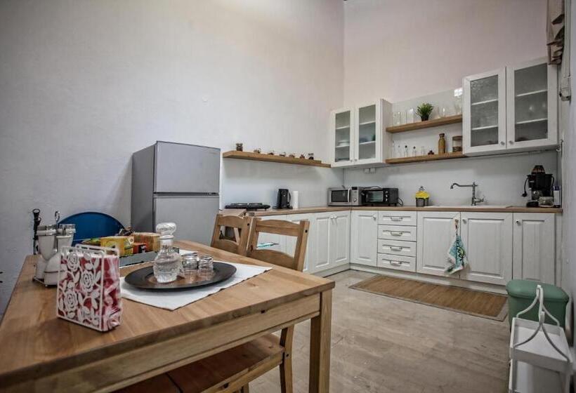 Maya's Boutique Residence