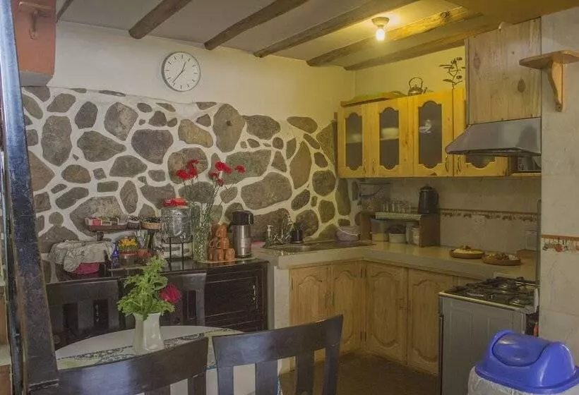 تختخواب و صبحانه Parwa Guest House