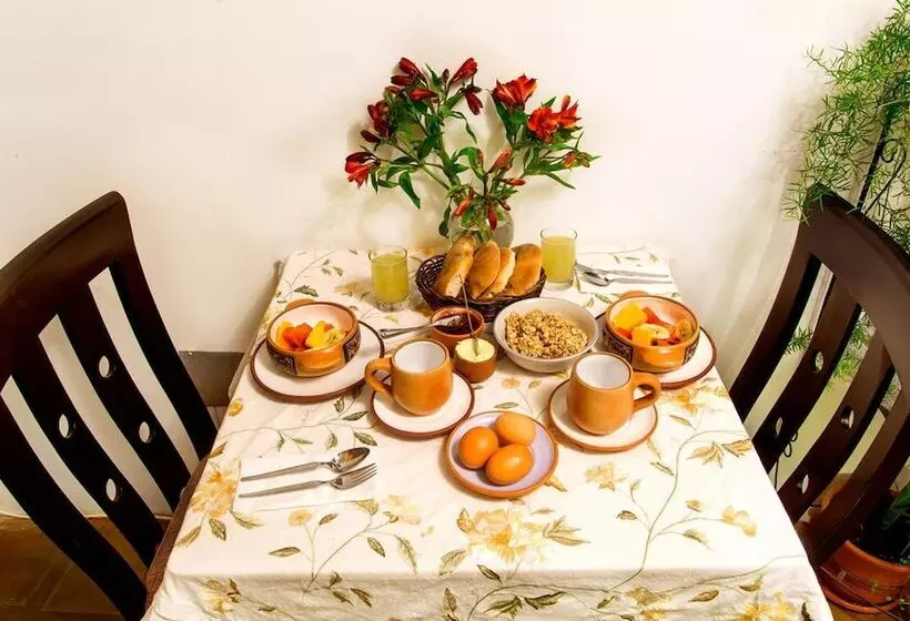 تختخواب و صبحانه Parwa Guest House