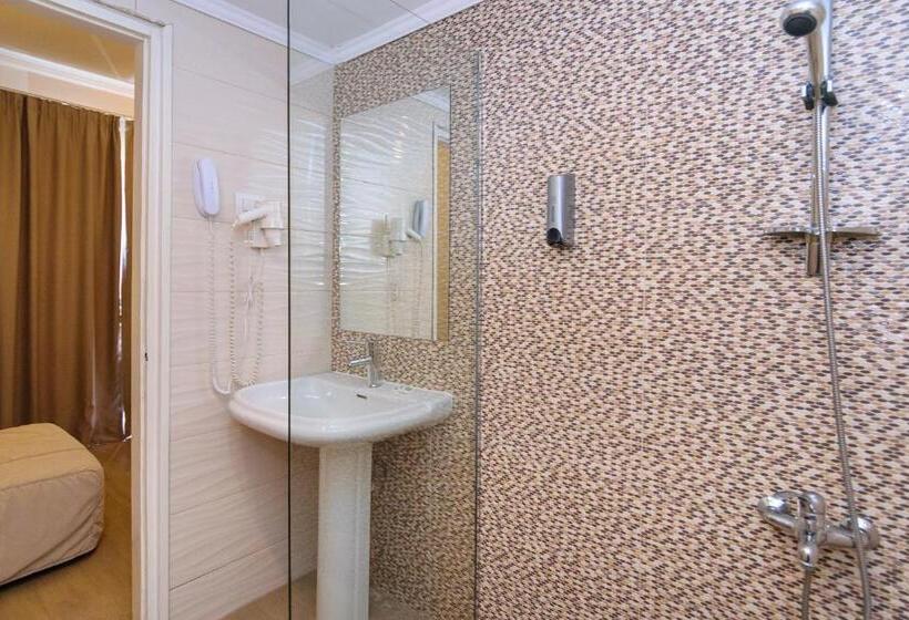 Отель Archontiki City