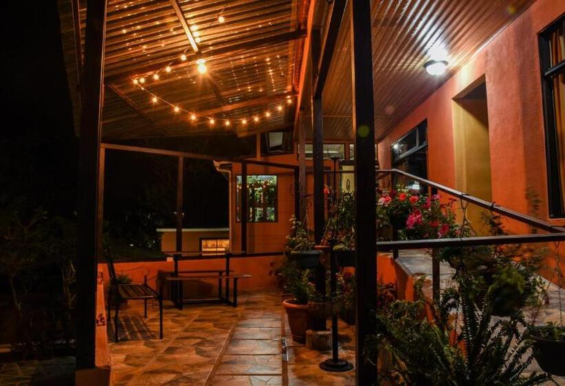 Hotel Cabinas Eddy B&b