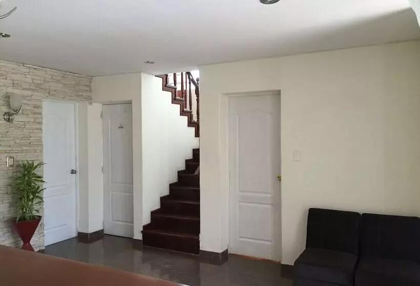 هتل Casa Mores Inn