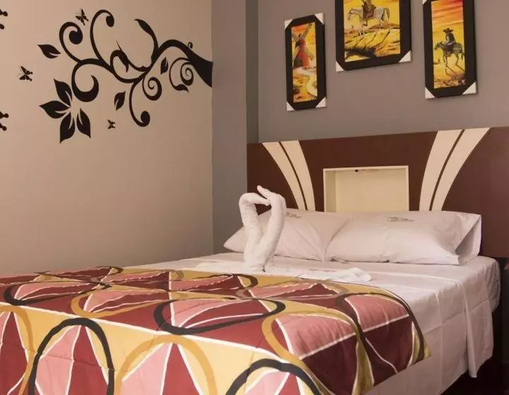 هتل Hostal Las Fresas Lima Airport