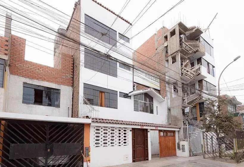 هتل Hostal Las Fresas Lima Airport