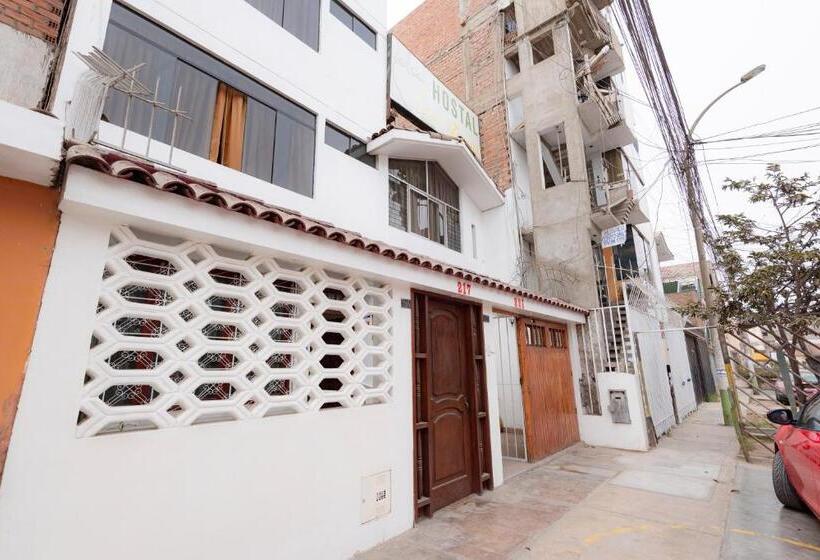 هتل Hostal Las Fresas Lima Airport