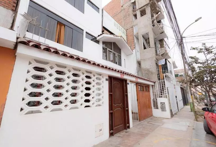 هتل Hostal Las Fresas Lima Airport