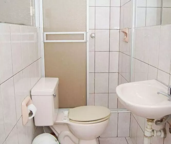 هتل Hostal Las Fresas Lima Airport