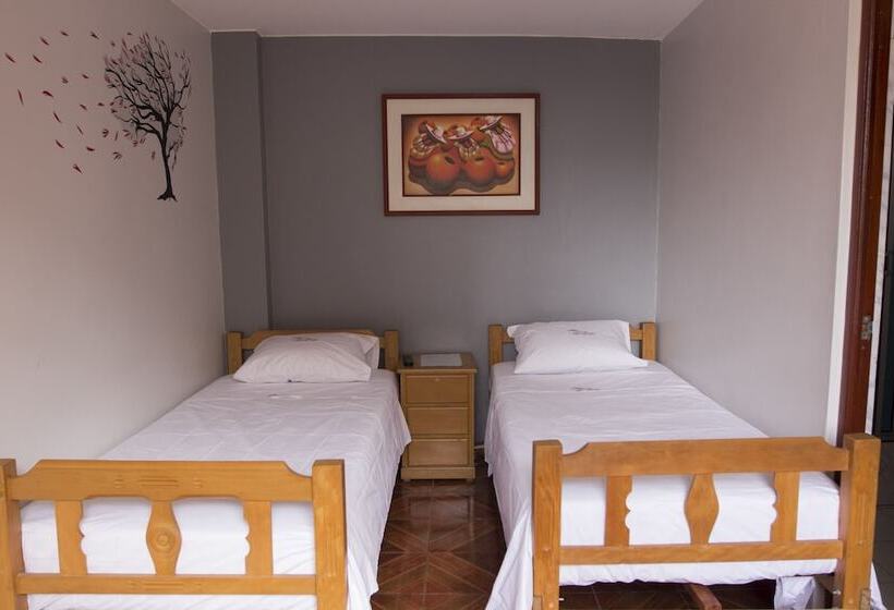 هتل Hostal Las Fresas Lima Airport