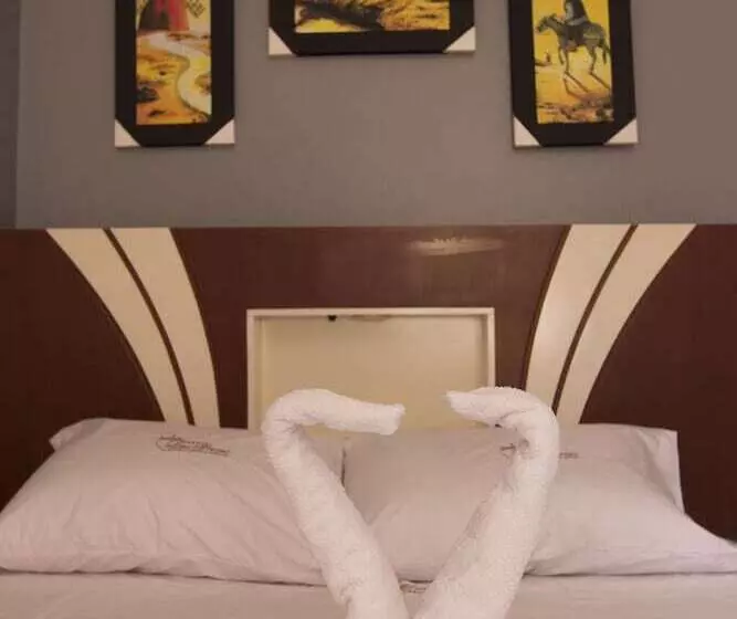 هتل Hostal Las Fresas Lima Airport