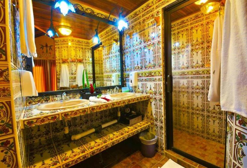 Отель La Mansion Inn Arenal