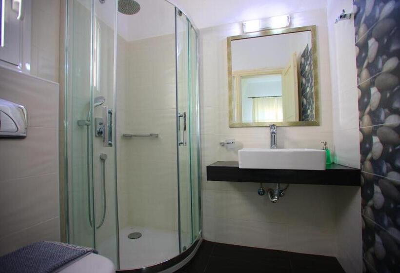 Hotel Mando Beachfront