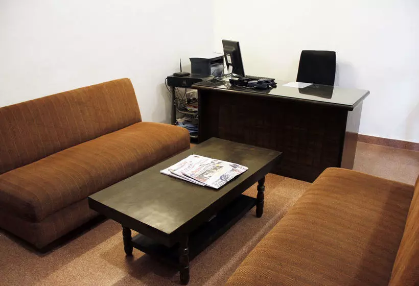 ホテル Oyo Rooms Safdarjung Extension