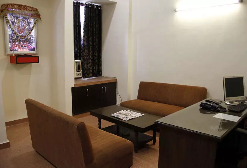 ホテル Oyo Rooms Safdarjung Extension
