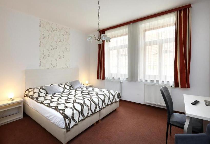 Hotel Pension U Tří Sedláků