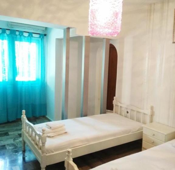 בית מלון כפרי Polydor