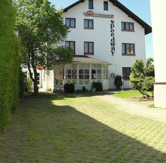فندق Penzion Speedway