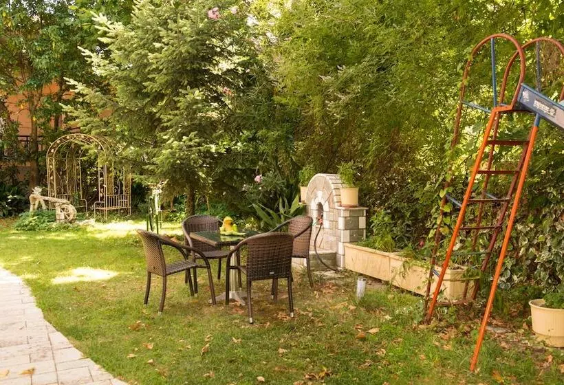 Hotelli Villa Eden