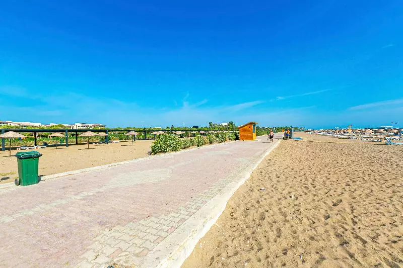 Hotelli Paradise Town Villa Beldora