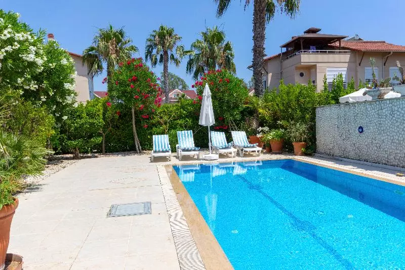 Hotelli Paradise Town Villa Beldora