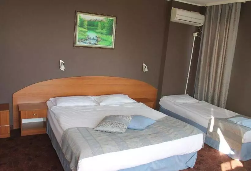 Family Hotel Lazuren Briag