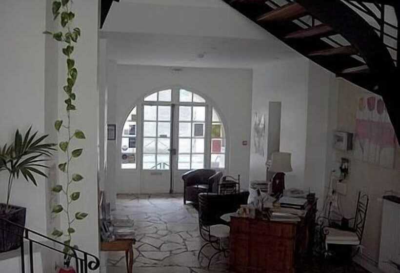 Отель Auberge De La Tour