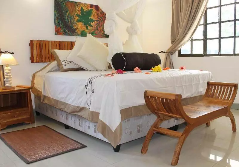 هتل Cabanes Des Anges