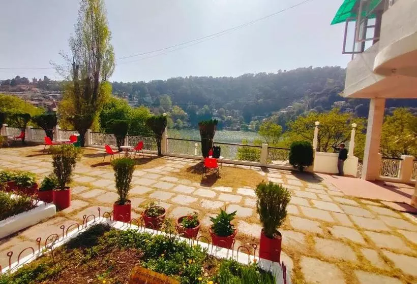 ホテル Elphinstone The Lake Side