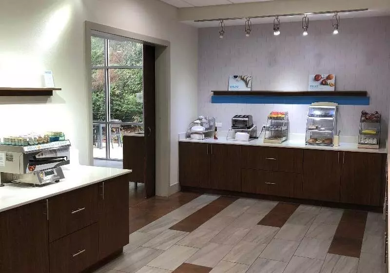ホテル Holiday Inn Express Pineville Alexandria Area By Ihg