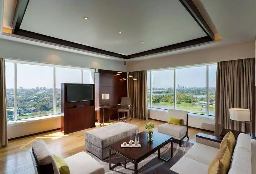 ホテル Melia Yangon