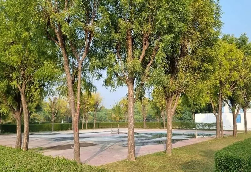ホテル Rupis Resort Near Udaipur Airport