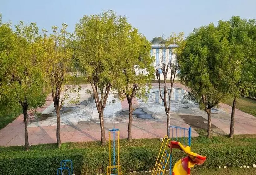 ホテル Rupis Resort Near Udaipur Airport