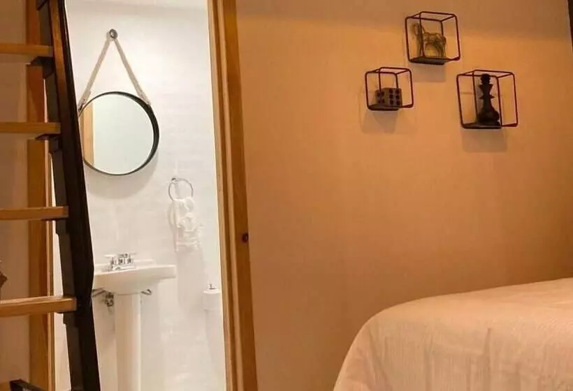 ユースホステル Hostal De La Montaña