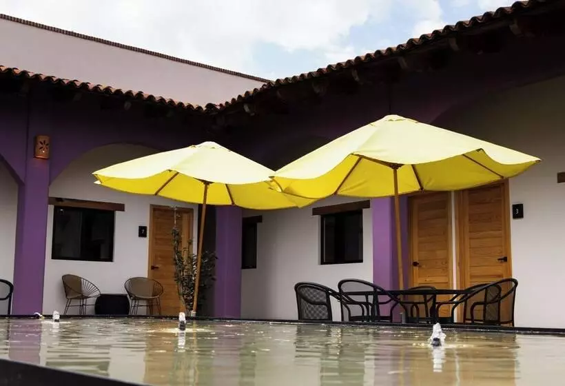 ユースホステル Hostal De La Montaña