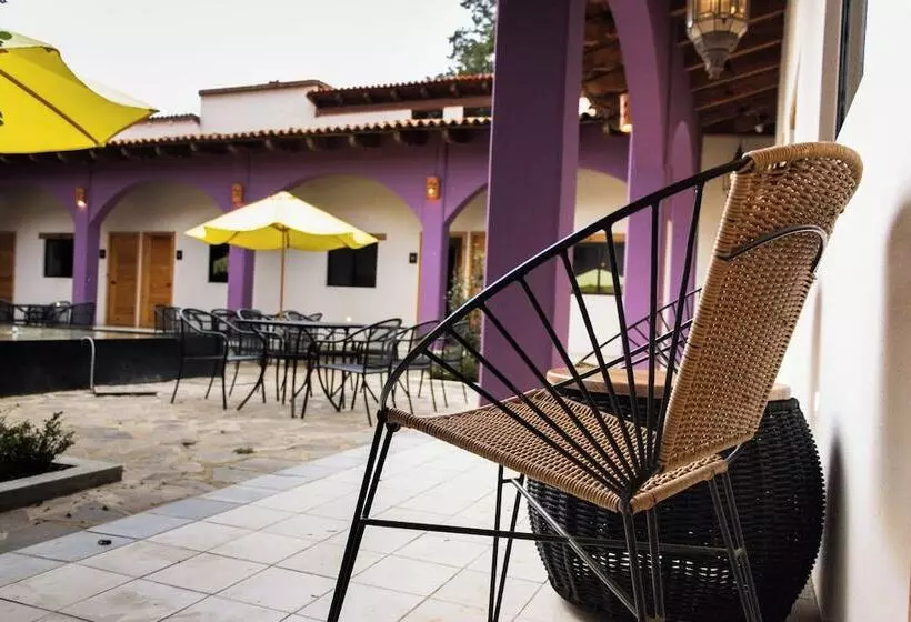 ユースホステル Hostal De La Montaña