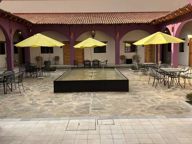 ユースホステル Hostal De La Montaña