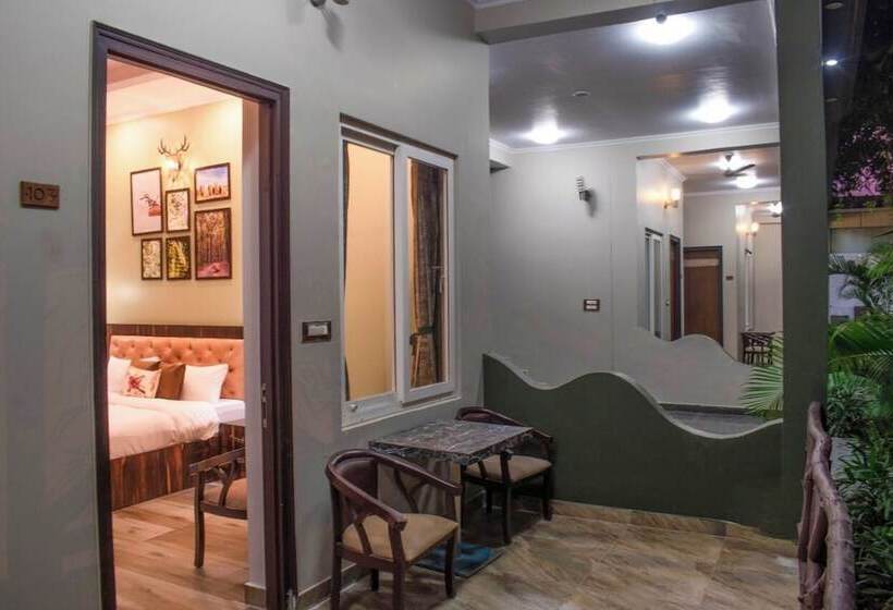 Hotel Srina Forest Roar