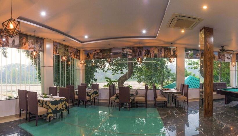 Hotel Srina Forest Roar