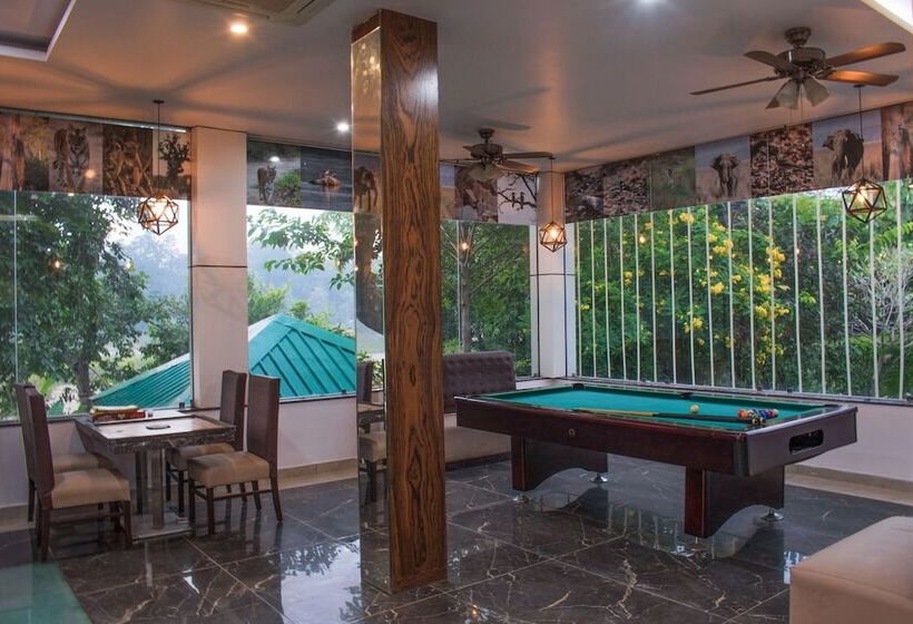 Hotel Srina Forest Roar