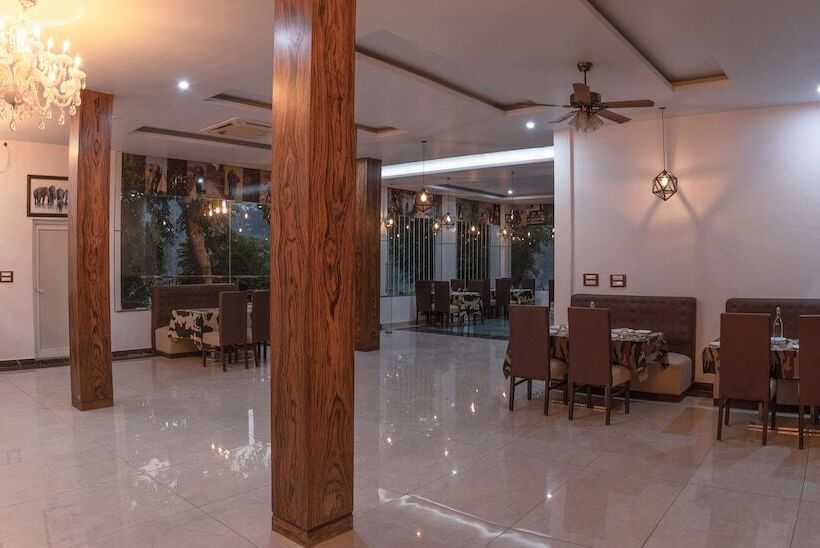 Hotel Srina Forest Roar