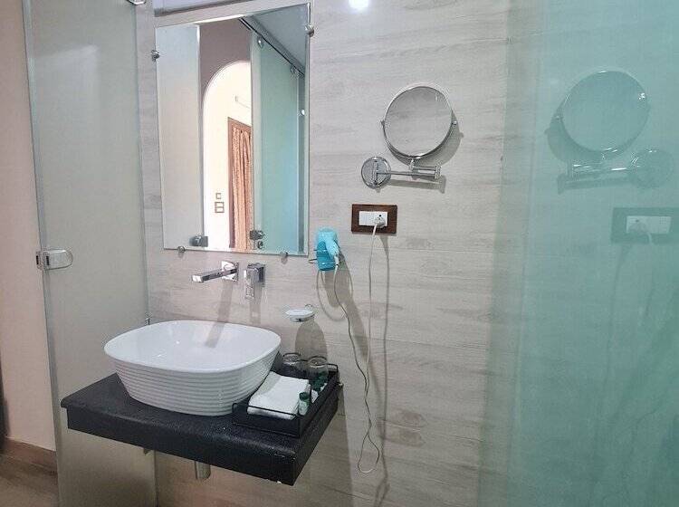 Hotel Srina Forest Roar