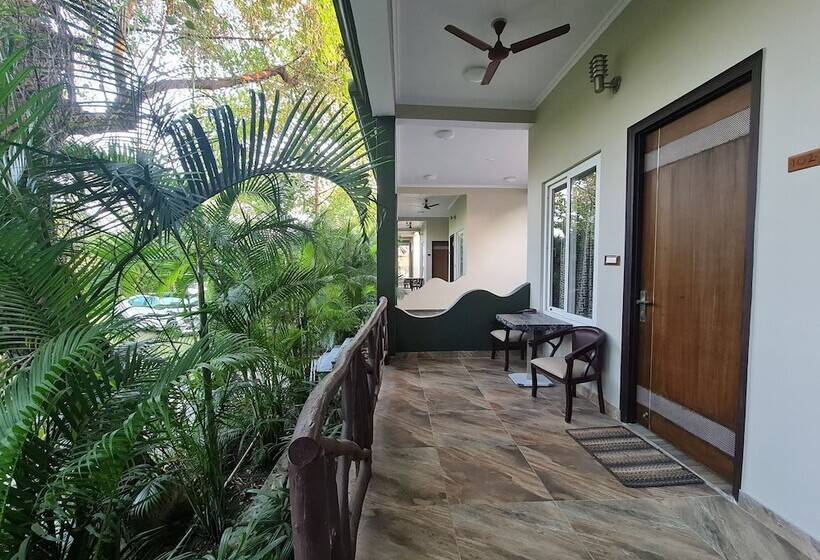 Hotel Srina Forest Roar