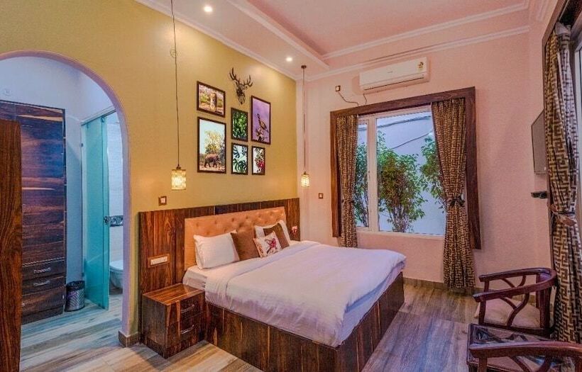 Hotel Srina Forest Roar