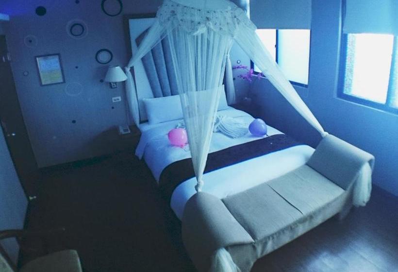 تختخواب و صبحانه Fu Chia